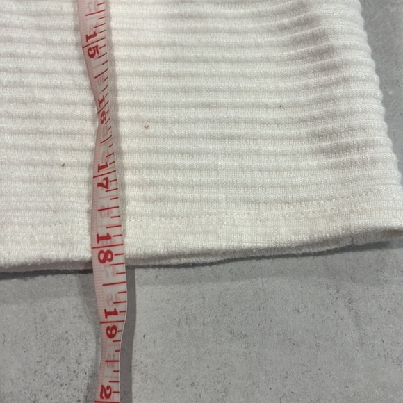 Cropped Sweater - Picture 6 of 8